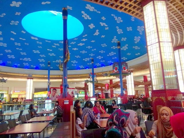 Asap Hilang, Food Court PIM 2 Sudah Ramai Pengunjung Kembali