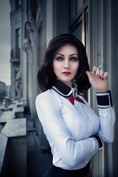 Gaya Memukau Cosplayer Perankan Karakter Game Seksi