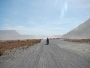 Begini Serunya Touring Motor di Lautan Pasir Bromo
