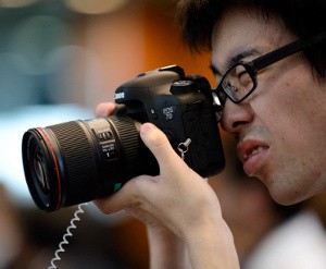 Apakah Kamera Canon Makin Kecil D-nya Makin Bagus?