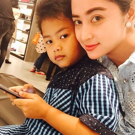 Ini Cara Dewi Persik Pantau Prestasi Anak di Sekolah
