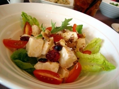 Sedang Diet? Malam Ini Bisa Makan Racikan Salad yang Segar dan Sehat