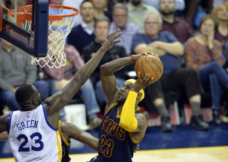 LeBron 42 Poin, Cavaliers Sungkurkan Warriors