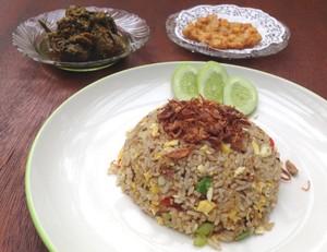 Nancys Place Cafe: Gurih Pedas Nasi Goreng Cakalang dan Ayam Woku Balanga