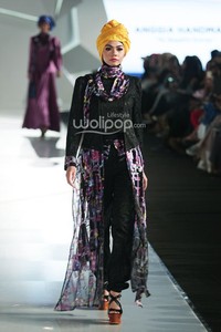 Anggia Handmade My Beautiful Sunrise. Fashion Parade Moslem Wear Next Level Purity. Indonesia Fashion Week 2015 at Jakarta Convention Center. Senayan. Jakarta. [Foto: Mohammad Abduh/Wolipop]