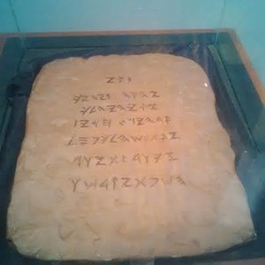 Saat Replika Kitab Taurat Menarik Perhatian Pengunjung Pameran di Istora