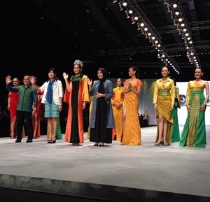 Bupati Banyuwangi Perkenalkan Batik Khas Kotanya di IFW 2015