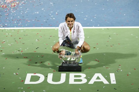 Kalahkan Djokovic Straight Sets, Federer Pertahankan Gelar