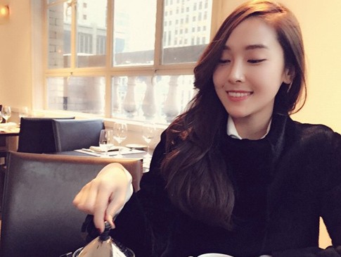 Tak Lagi Bareng SNSD, Jessica Jung Kini Bisa Sering Jalan-jalan