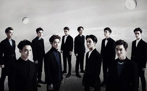 Jelang Comeback dan Konser, EXO Tampil Fresh Bersepuluh di Foto Terbaru