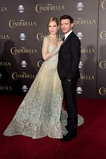 Cantiknya Lily James, Cinderella di Kehidupan Nyata