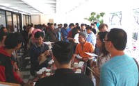 Peserta dibagi ke dalam 5 kelompok yang masing-masing terdiri dari 15 orang untuk melakukan cupping.