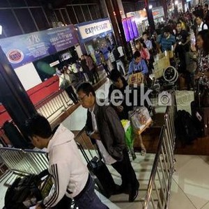 Penjualan Tiket Dihapus di Bandara, Calo Masih Berkeliaran di Soekarno-Hatta