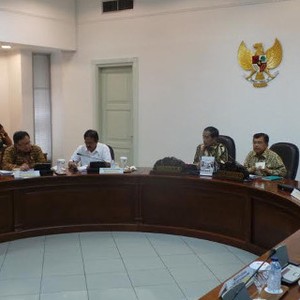 Harga Beras Naik dan Dolar Nyaris Rp 13.000, Jokowi Rapat di Istana