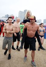 Byurrr... Lady Gaga Basah-basahan Bareng Pacar