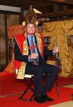 Pangeran William Kenakan Yukata dan Jubah Samurai di Jepang
