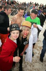 Byurrr... Lady Gaga Basah-basahan Bareng Pacar