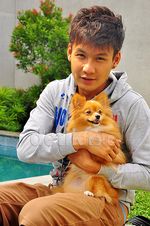 Fendy Chow dan Anjing Pomerania Kesayangannya