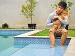 Fendy Chow dan Anjing Pomerania Kesayangannya