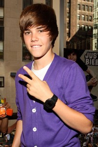 Foto ini diambil pada 2009 lalu saat Justin mulai membangun kariernya. Saat itu, Justin masih tampil polos dengan rambut polemnya. dok. Getty Images