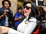 Syahrini Tetap Cetar Diperiksa Mabes Polri