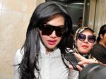 Syahrini Tetap Cetar Diperiksa Mabes Polri