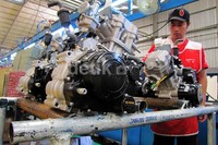 Mesin motor Viar pun diproduksi di pabrik ini. Jadi, setelah selesai produksi mesin, pabrik ini langsung merakit motor roda tiga dan roda dua hingga menjadi motor utuh.