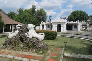Resmi! Masuk Keraton Kasepuhan Cirebon Kini Pakai E-Ticket