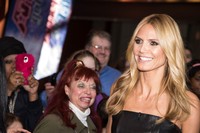 Senyum merekah Heidi Klum. Dave Kotinsky/Getty Images/detikFoto.