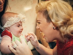 Kelly Clarkson Tak Masalah Putrinya Tumbuh Jadi Lesbian