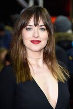 Parade Penampilan Dakota Johnson di Premiere 'Fifty Shades of Grey'