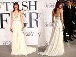 Parade Penampilan Dakota Johnson di Premiere 'Fifty Shades of Grey'