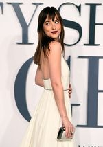 Parade Penampilan Dakota Johnson di Premiere 'Fifty Shades of Grey'