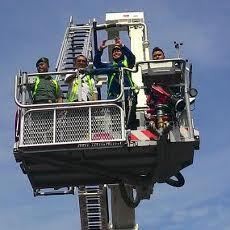 Ini Wajah Ketua DPRD Saat Diajak Risma Naik Skylift di Ketinggian 50 Meter