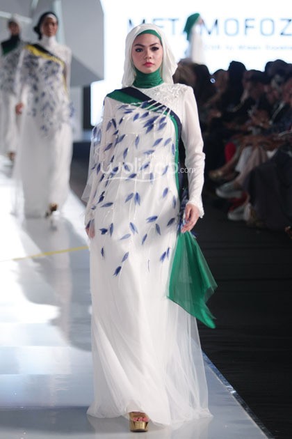 Mizan by Misan Kopaka Metamofoz. Fashion Parade Moslem Wear Next Level Purity. Indonesia Fashion Week 2015 at Jakarta Convention Center. Senayan. Jakarta. [Foto: Mohammad Abduh/Wolipop]