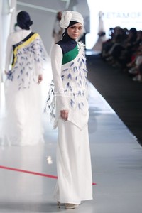 Mizan by Misan Kopaka Metamofoz. Fashion Parade Moslem Wear Next Level Purity. Indonesia Fashion Week 2015 at Jakarta Convention Center. Senayan. Jakarta. [Foto: Mohammad Abduh/Wolipop]