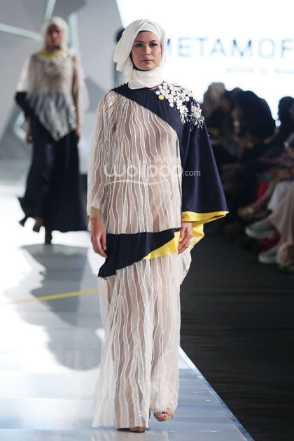 Mizan by Misan Kopaka Metamofoz. Fashion Parade Moslem Wear Next Level Purity. Indonesia Fashion Week 2015 at Jakarta Convention Center. Senayan. Jakarta. [Foto: Mohammad Abduh/Wolipop]