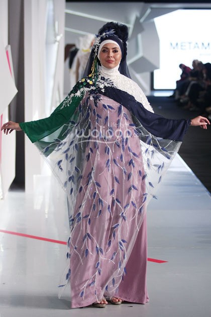 Mizan by Misan Kopaka Metamofoz. Fashion Parade Moslem Wear Next Level Purity. Indonesia Fashion Week 2015 at Jakarta Convention Center. Senayan. Jakarta. [Foto: Mohammad Abduh/Wolipop]