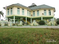 Replika Istana Kesultanan Serdang Replika Istana Kesultanan Serdang