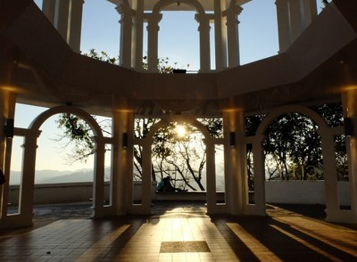 Sunset Menawan dari Bukit Khao Rang, Phuket