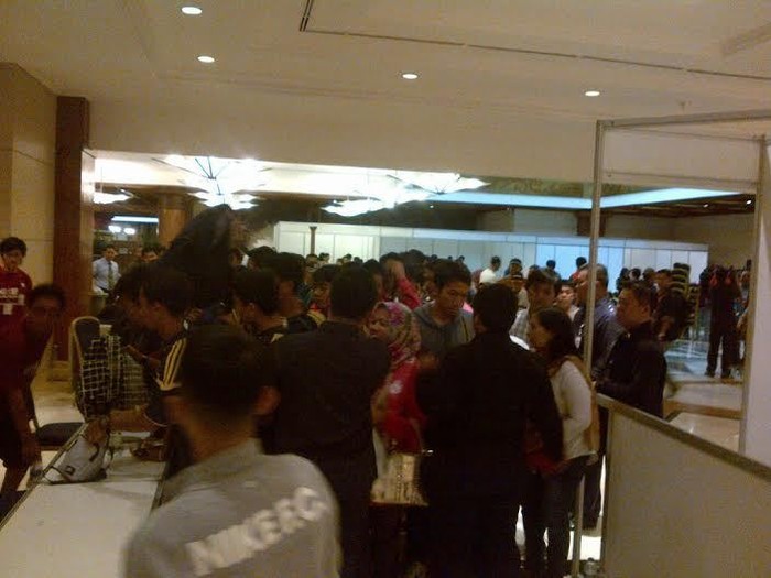 Demi Nike Harga Miring, Ada yang Rela Cuti Setengah Hari