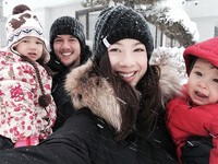 Kebersamaan Jennifer Bachdim dengan Irfan dan dua anaknya, Kiyomi dan Kenji.