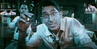 Penasaran dengan kelanjutan ceritanya? Apakah Chappie dengan nalar manusianya juga bisa galau? Temukan jawabannya di film 'Chappie' yang sudah tayang di bioskop kesayangan Anda. (Dok Columbia Pictures)