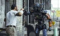 Ia juga mampu menyuguhkan cerita yang tak hanya menyegarkan, tetapi juga menggali lebih dalam hubungan manusia-robot yang menyentuh emosi. (Dok Columbia Pictures)
