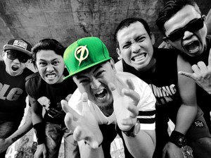 7Kurcaci Masih Ada dan Stick Together