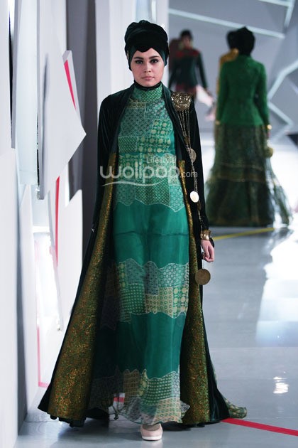 Rya Baraba Alit. Fashion Parade Moslem Wear Next Level Purity. Indonesia Fashion Week 2015 at Jakarta Convention Center. Senayan. Jakarta. [Foto: Mohammad Abduh/Wolipop]