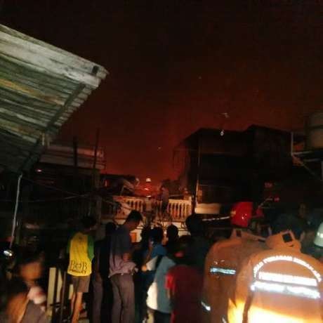 Bangunan yang Terbakar di Tanah Abang Semi Permanen, Api Masih Berkobar