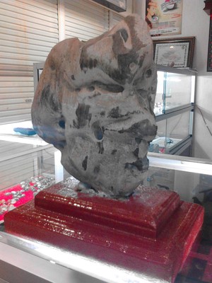 Disebut Menyerupai Wajah Gajah Mada, Batu ini Pikat Pengunjung Mal Medan