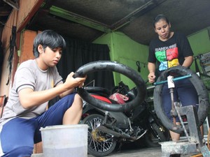 Bripda Eka Nyambi Tukang Tambal Ban, Bagaimana Respons Teman Seprofesi?