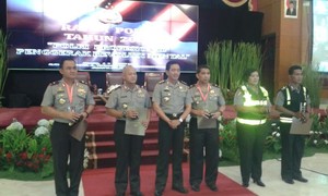 Berjasa dalam Gerakan Revolusi Mental Polri, 5 Polisi Ini Dapat Penghargaan Polmas